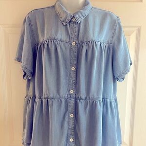 Chambray top. Size L.